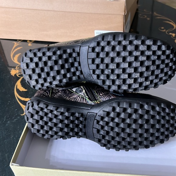 Stylish Black and Multicolor Women's Boots - Picture 5 of 6